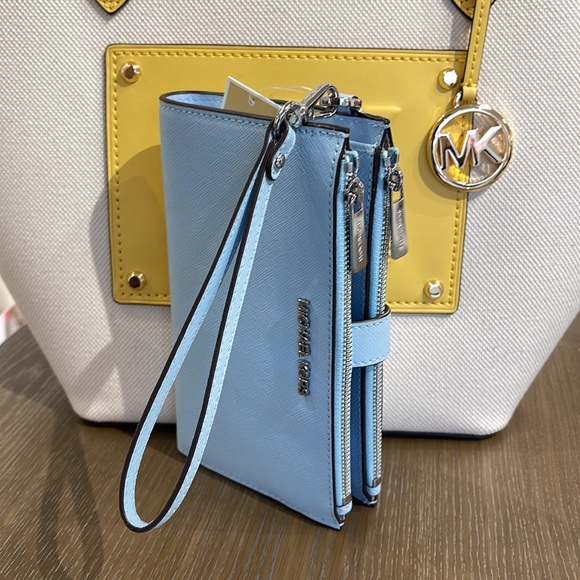 MICHAEL KORS LARGE DOUBLE ZIP WRISTLET WALLET PHONE CASE CLUTCH 
Vista Blue 
NWT - Picture 2 of 16